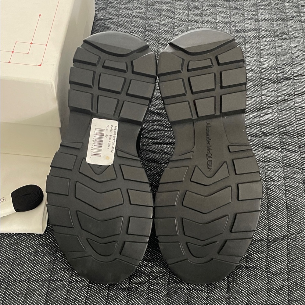 Alexander McQueen Unisex Black and Gray High-Top Sneakers - Picture 12 of 12